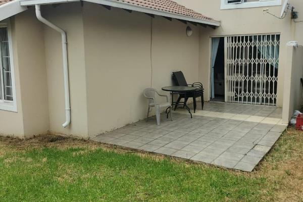 Available 1st April 
3b 2b garden unit in sort after complex. 
Pet friendly. 
Pre-paid utilities