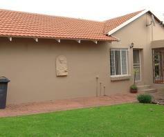 House for sale in Rangeview