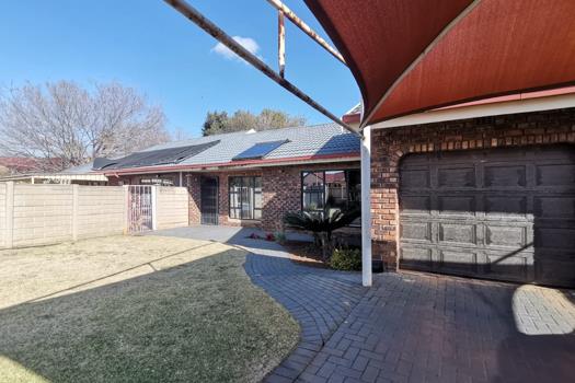 4 Bedroom House for sale in Waldrift