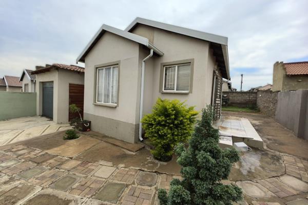 Discover this well-maintained 2-bedroom home in the heart of Kagiso, offering comfort, convenience, and great investment potential. The ...