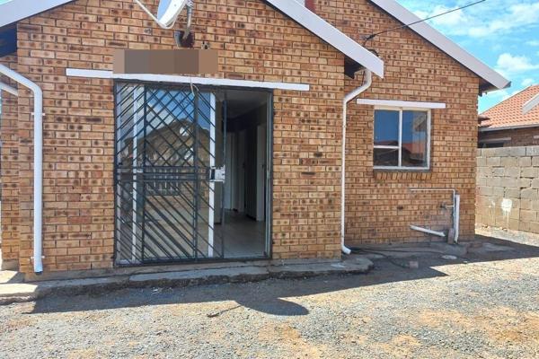 Looking for a comfortable and spacious home? This beautiful 3-bedroom, 2-bathroom house in Grassland, Heidedal Ext is available for ...