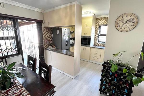 3 bedroom house situated in Aramon Road, Northpine, Brackenfell. 
3 Bedrooms with built-in cupboards
1 full bathroom with separate ...