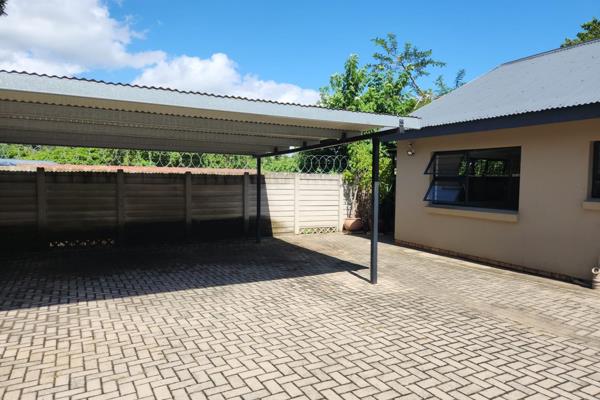 This well-maintained flat is located in Nelspruit Ext 2, close to De Hallen Spar, Mozambik Restaurant, Plato, Laerskool Nelspruit ...