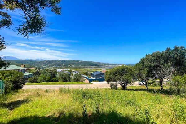 Own a rare slice of paradise in Groot Brakrivier with this 1247 m&#178; plot featuring panoramic views of the Outeniqua Mountains ...