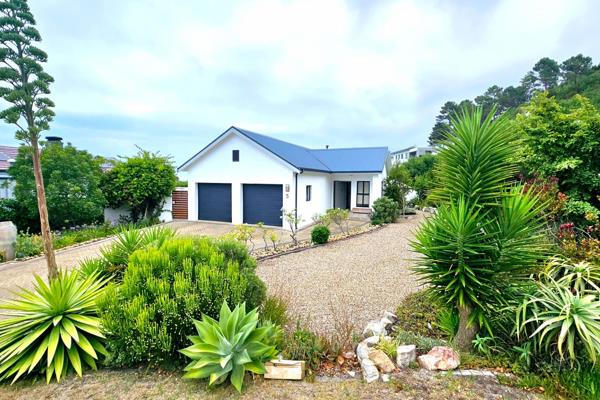 Spacious 4-bedroom - all with en suite bathrooms - house in Hemel en Aarde ...