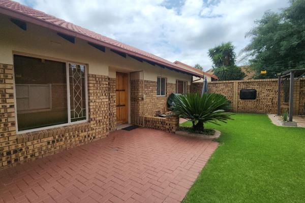 This house offers the following:
3 Bedrooms with laminated floors
1 Full bathroom with bath, shower, basin and toilet
Lounge and dining ...