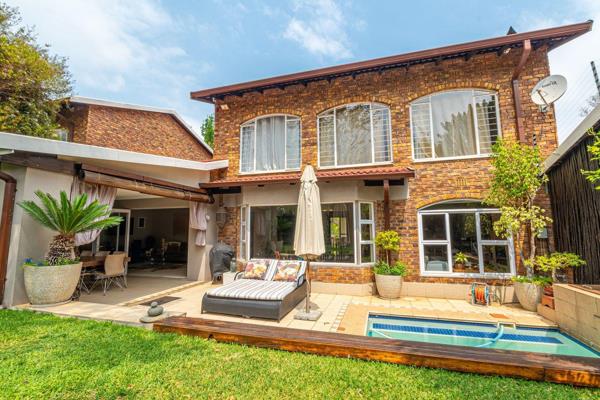 Welcome to this beautiful townhouse nestled in a pristine complex in Bryanston! This ...