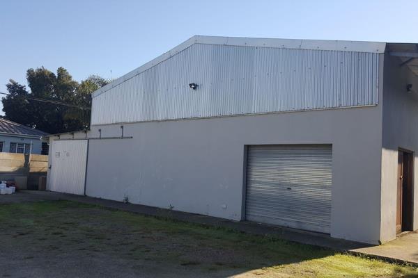 This Warehouse could be your answer to a small business venture.
Please call me for viewing.