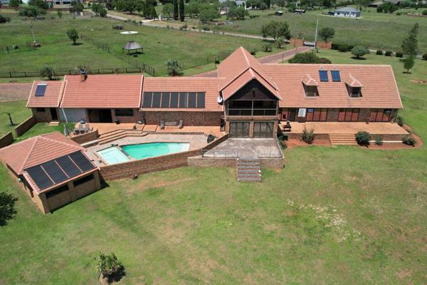 Discover your ideal home in a prestigious secure equestrian estate, Blue Saddle Ranches. This 2ha property boasts a 1200sqm face brick ...