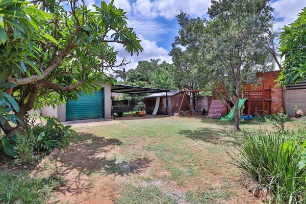 This spacious property offers 4 bedrooms, 2 bathrooms with a big lounge and dinning room. The kitchen has its own laundry. Outside you ...