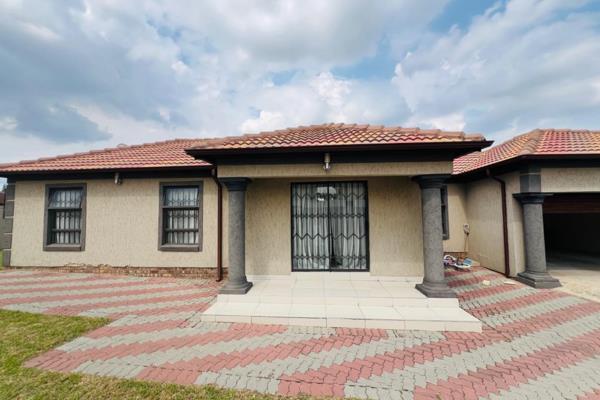 Nestled in the picturesque Blue Hills Estate, Midrand, this stunning 3-bedroom ...