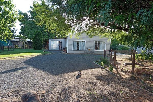 Offering you 3 bedrooms and 1 full bathroom.  Spacious living/dining area. Kitchen space.  Big, pet friendly garden.  Braai room.  2 ...