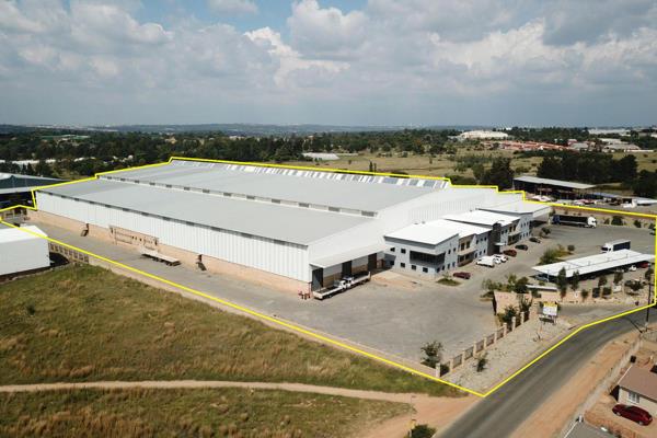 This 22 510m2 warehouse on 42 167m2 erf is perfect for a distribution centre, warehouse ...