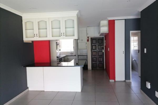 Wayout properties proudly present this beautiful property located in a secure complex in Bartlett Boksburg.

Sadly not petfriendly ...