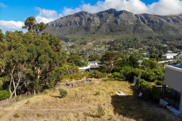 Sole &amp; Exclusive Mandate 

This exceptional north-facing plot in the highly sought-after Hout Bay offers stunning mountain views ...