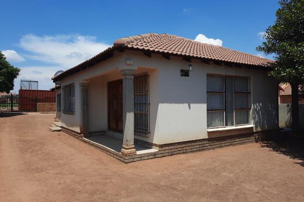 Discover this beautiful 3-bedroom home situated in the heart of Lebanon, Mabopane ...