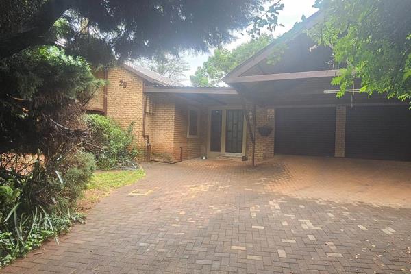 Beautiful family hom in a tranquil setting for sale on a corner stand in Rooihuiskraal!!

Close to schools and businesses, and no ...