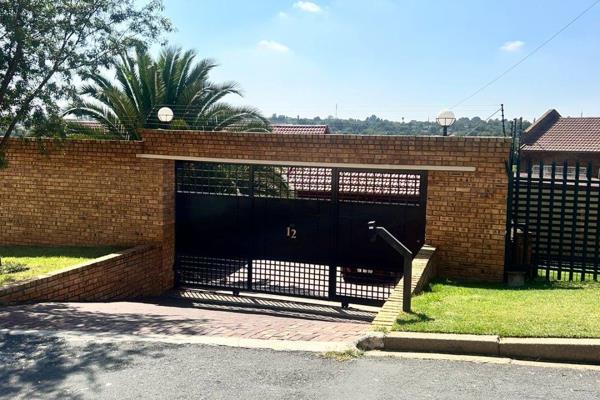 Lovely home situated in Krugersdorp North 
3 Carpeted bedrooms with built in cupboards(Main end-suite)
Kitchen, Dining Room, lounge ...