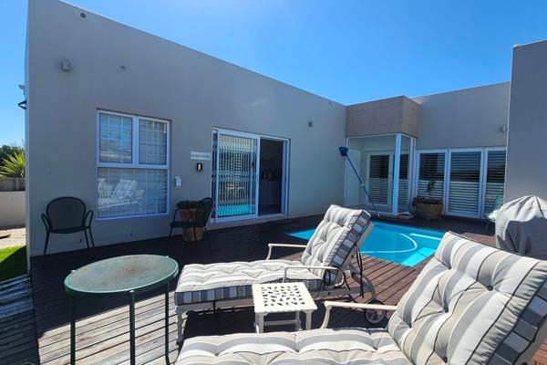 Experience luxury living in a stunning furnished bachelor pad nestled in the serene Myburgh Park neighborhood. This immaculate space ...