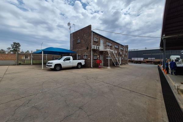 This well-maintained 1,960m2 freestanding factory in Morehill, Benoni, is now available ...