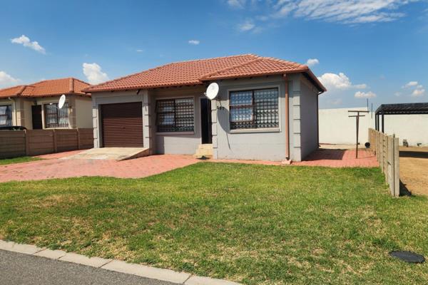 Free Standing full title House in Waterfall View Midrand

Welcome to this freestanding 2 Bedroom house with single lock up garage in ...