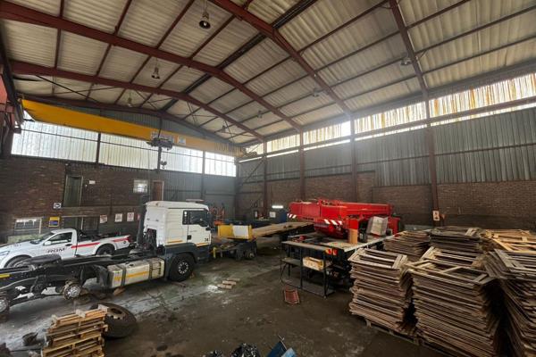 This 1,029m2 factory in the sought-after Apex area is now available TO LET. The facility ...