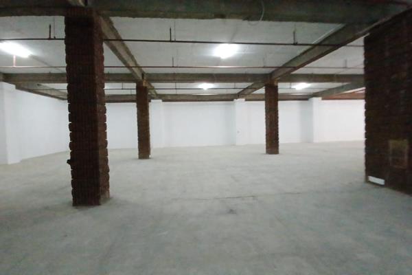 This versatile 411.47m2 unit offers ample space for a range of retail or commercial ...