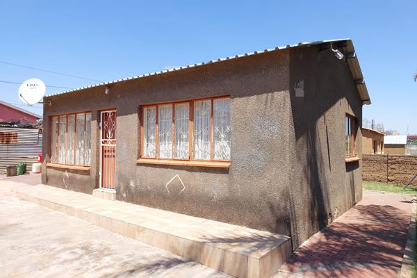 Step into comfort with this inviting home in the heart of Soshanguve AA. Priced at just ...