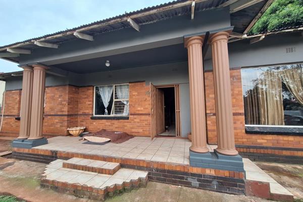 Quiet suburb, close to shops and amenities, the house is currently being renovated.

The house is fully tiled and consist ...