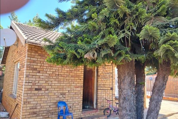 3 Bedroom House Available for SALE

Property Key Features:
3 Bedrooms
1 Bathroom with separate Toilet
Spacious Yard
Fenced ...