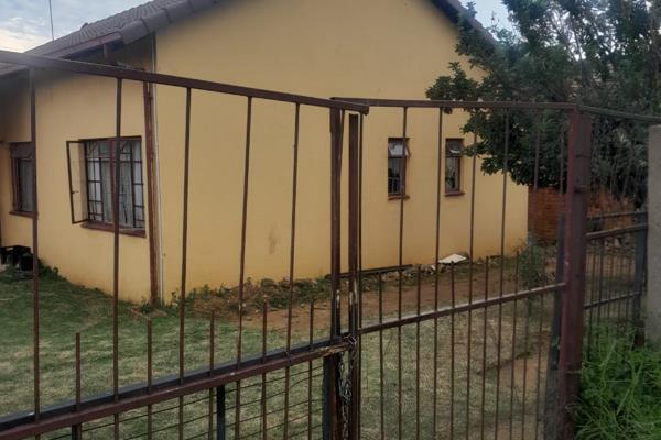 Priced to sell house for sale in Ennerdale ext 5 
This house is perfect for a large ...