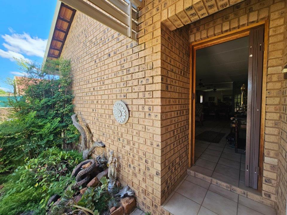 3 Bedroom House for sale in Modimolle - P24-115563193