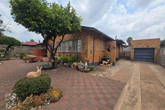 3 Bedroom House for sale in Vanderbijlpark CW 4