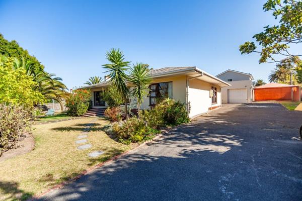 Corner erf property with two dwelling home for sale in the highly sought after Aurora, Durbanville!

Perfect for extended family and ...