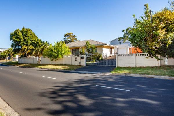 Corner erf property with two dwelling home for sale in the highly sought after Aurora, Durbanville!

Perfect for extended family and ...