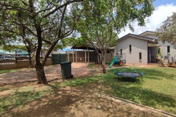 The perfect home for a family!  Walking distance from Ho&#235;rskool Oos Moot and Waverley Shopping centre.
Subdivided stand (front ...