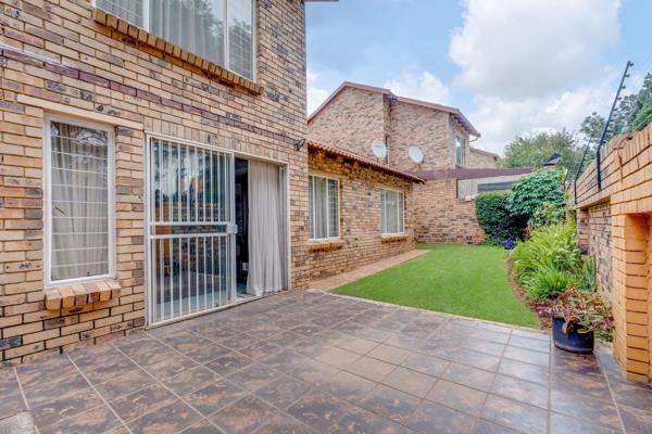 Offers from R1, 399 000
A spacious, low-maintenance gem.  
Sun-splashed lounge &amp; ...