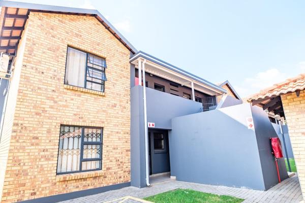 Step into comfort and convenience with this stunning upstairs open-plan unit in the ...