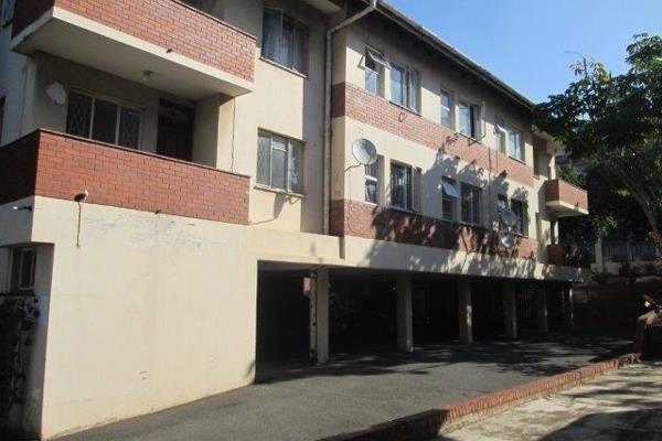 Dormehl  Phalane Glenwood offers you this neat bachelor flat in well managed complex.
Large lounge with enclosed balcony that you can ...