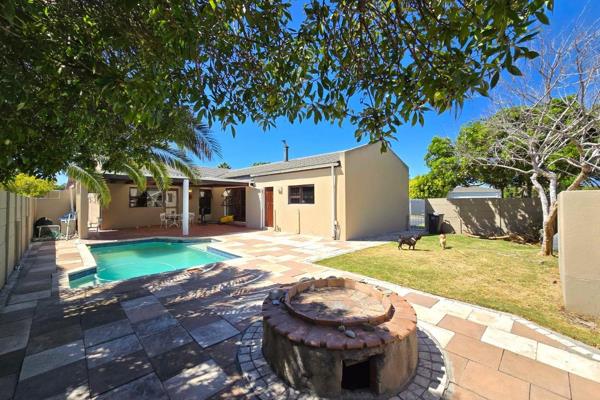 This beautiful 3 bedroom home will be available 1st April 2025. 

Situated in the lovely Blouberg Sands area, this family home offers 3 ...