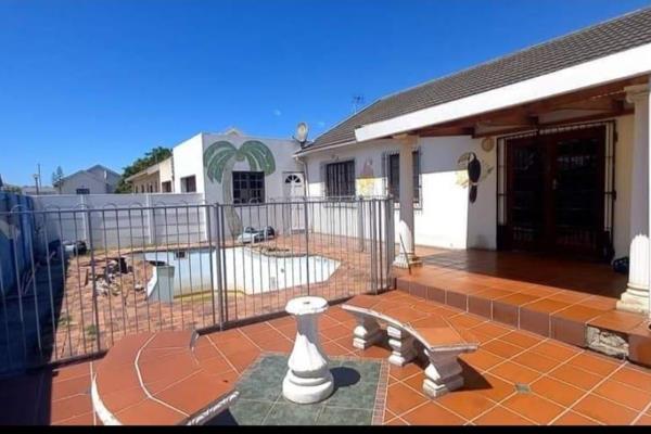 EXCLUSIVE SOLE MANDATE
Late Estate property

This 3 bedroom family home in situated ...