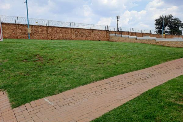 This 2 bedroom 2 bathroom 1st floor unit at Fish Eagle Estate is in the centre of Beyers Park. Close to all amenitiies as well as Nova ...