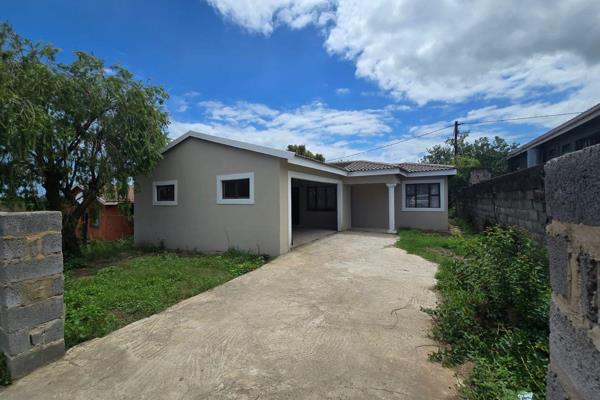 Located in the peaceful town of Gingindlovu, this home is perfect for those looking for a secluded and quiet place to settle. It ...