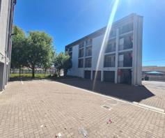 Apartment / Flat for sale in Parow Valley