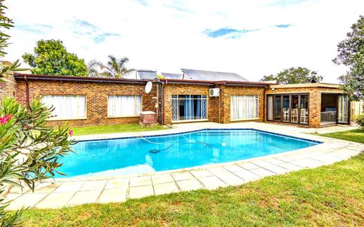 4 Bedroom House for sale in Sunward Park