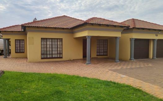 3 Bedroom House for sale in Geelhoutpark