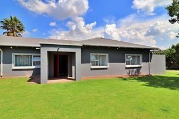 Home in Sunnyridge
4 bedrooms
 Lounge and dining room
2 bathrooms (MES)
Modern kitchen ...