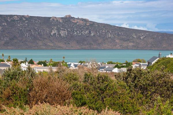 This 710 square meter stand is situated in the heart of Myburgh Park close to Topolino private school, Langebaan Lagoon, town and the ...