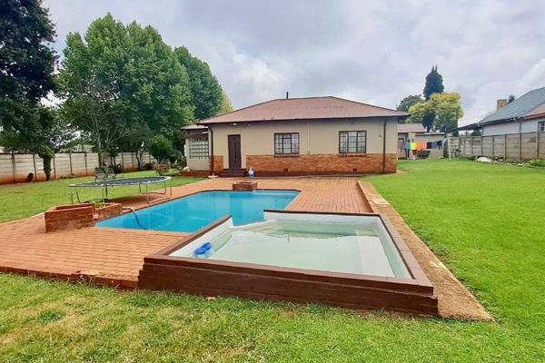 3 Bedroom House for Sale at  Van Der Vyver Street, Witpoortjie 

Spacious Family Home ...