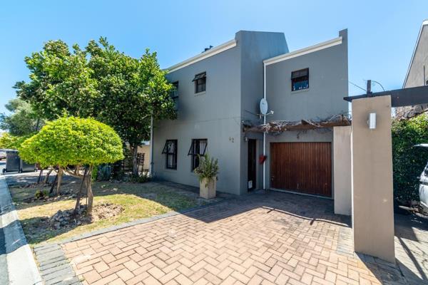 Stunning 3-Bedroom Home in Welgevonden Estate, Stellenbosch
Welcome to this exquisite property in the prestigious Welgevonden Estate ...